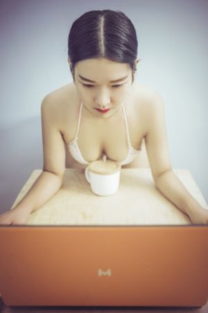 色欧美黑人兽大香蕉_超清日本电影免费